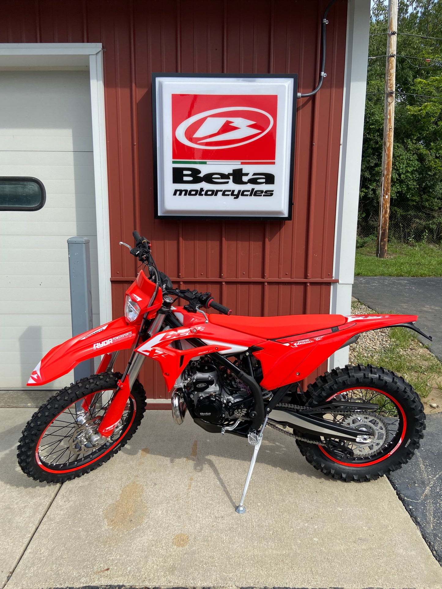 2027 Beta Xtrainer 300 Lowboy