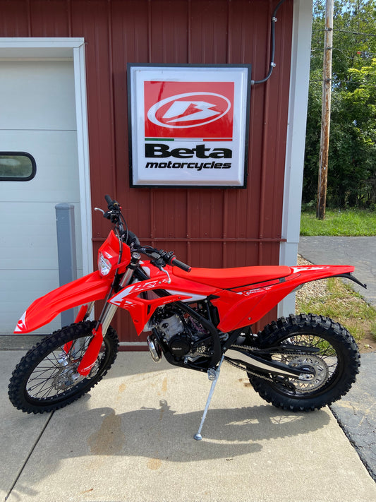 2027 Beta Xtrainer 200